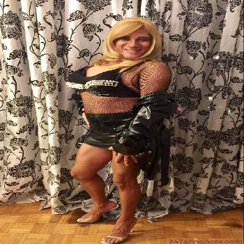 18 Year   Escort Sandy IN Paris